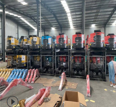 工廠發(fā)貨履帶式遙控割草機(jī) 田園農(nóng)場(chǎng)草坪修剪機(jī) 出口智能剪草機(jī)