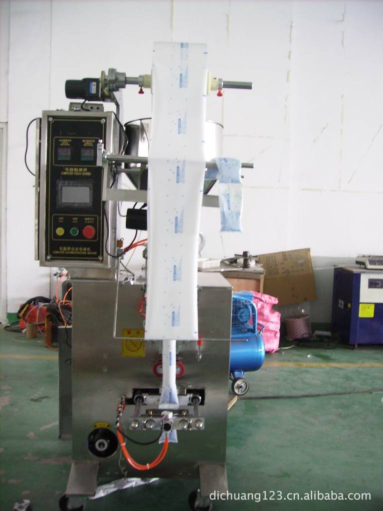 自動(dòng)液體包裝機(jī)，飲料包裝機(jī)，辣椒油包裝機(jī)