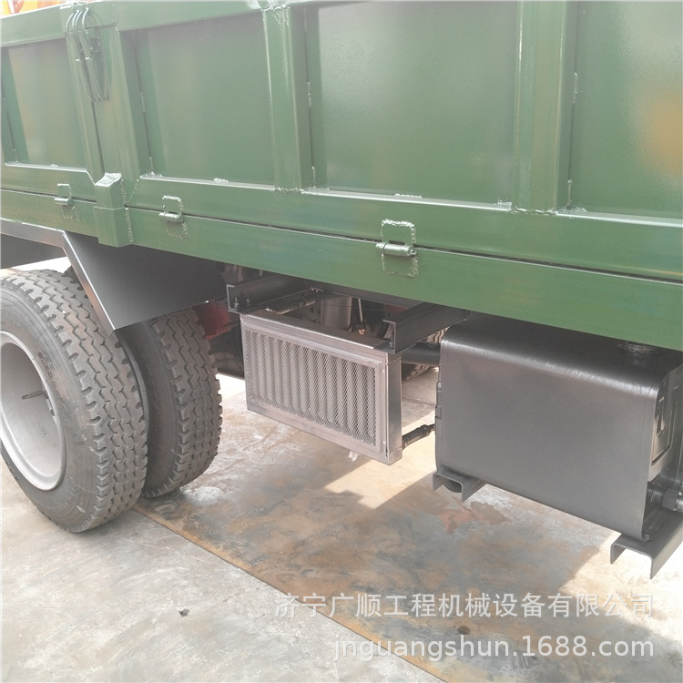 825大輪胎四驅隨車挖