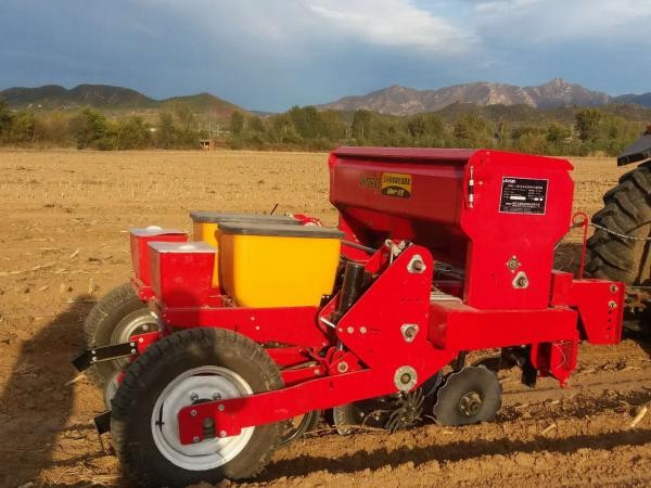 中農(nóng)機(jī)2BMY-2免耕精密播種機(jī)