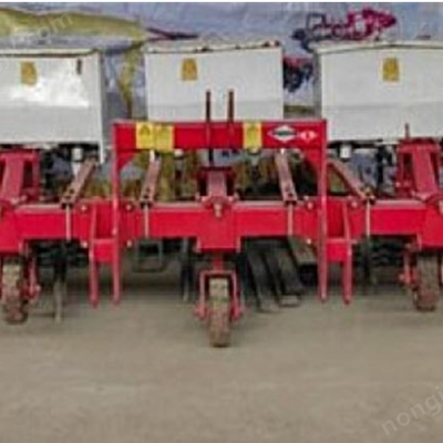 奎屯吾吾農(nóng)機(jī)3ZF-5.0中耕追肥機(jī)