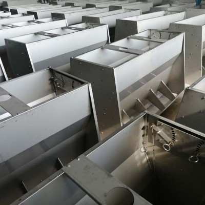 定制供應(yīng) 不銹鋼干濕豬食槽 加厚材質(zhì) 養(yǎng)豬場料槽 使用壽命長