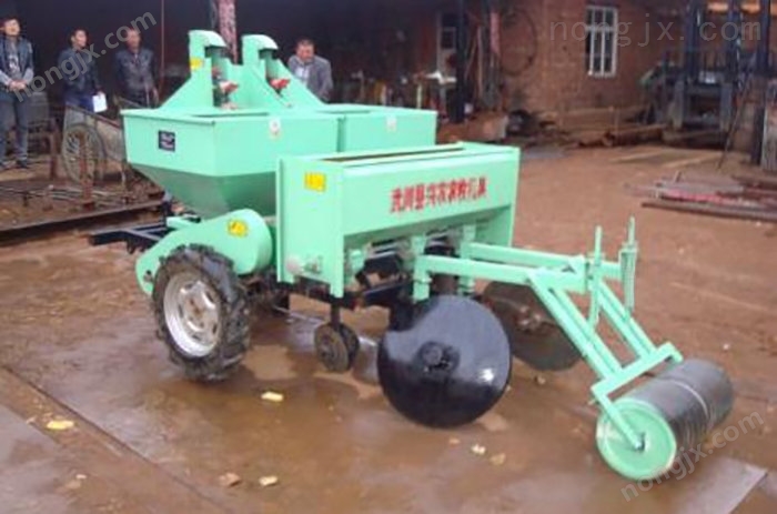 武川興農2BM-2馬鈴薯施肥播種機