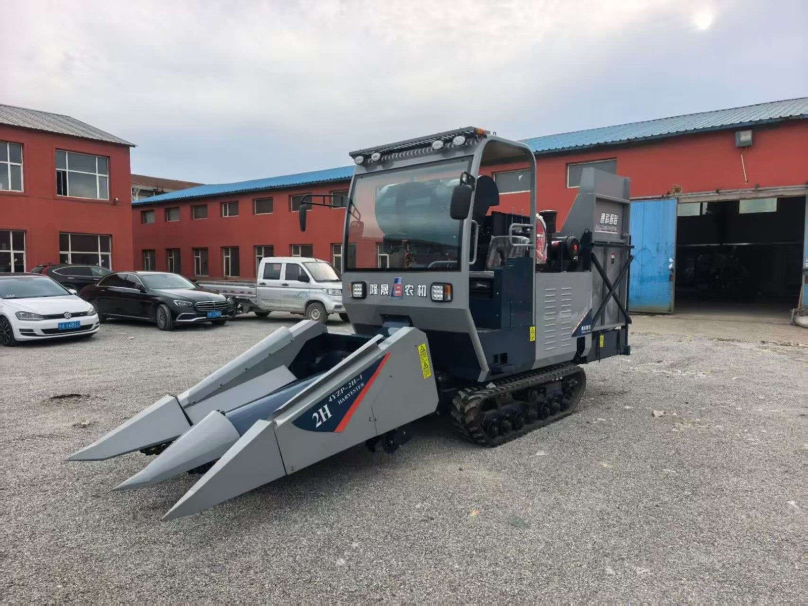 出售4YZP-2自走式履帶玉米收獲機